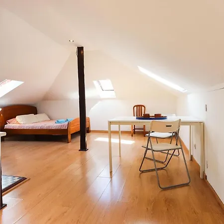 Sunny Attic Loft By Homing Apartment *