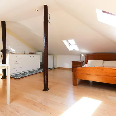 Sunny Attic Loft By Homing *